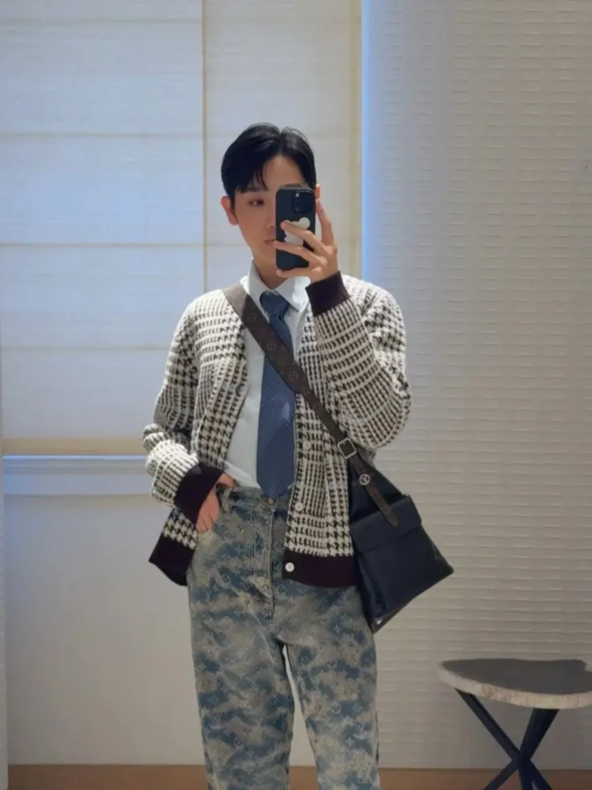 Louis Vuitton/ V